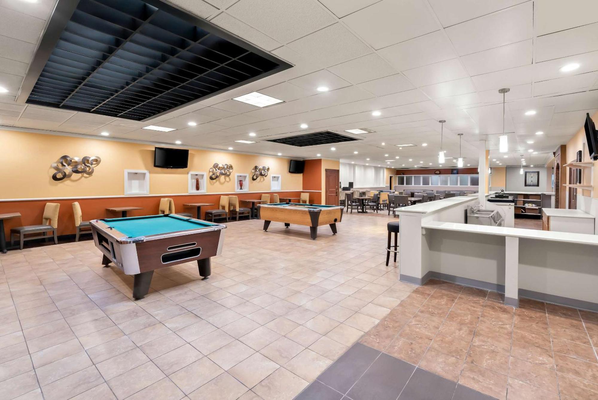 Clarion Inn & Suites And Convention Center Kearney Exteriér fotografie
