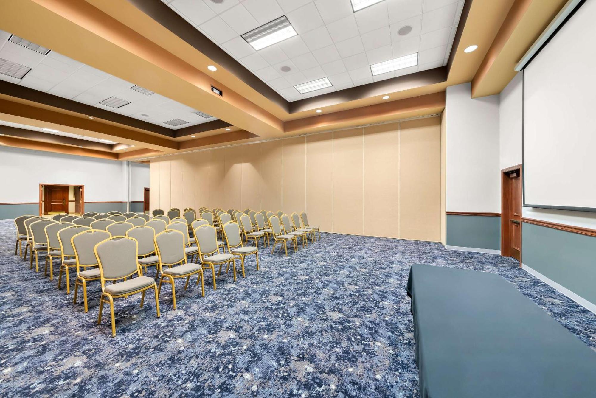 Clarion Inn & Suites And Convention Center Kearney Exteriér fotografie