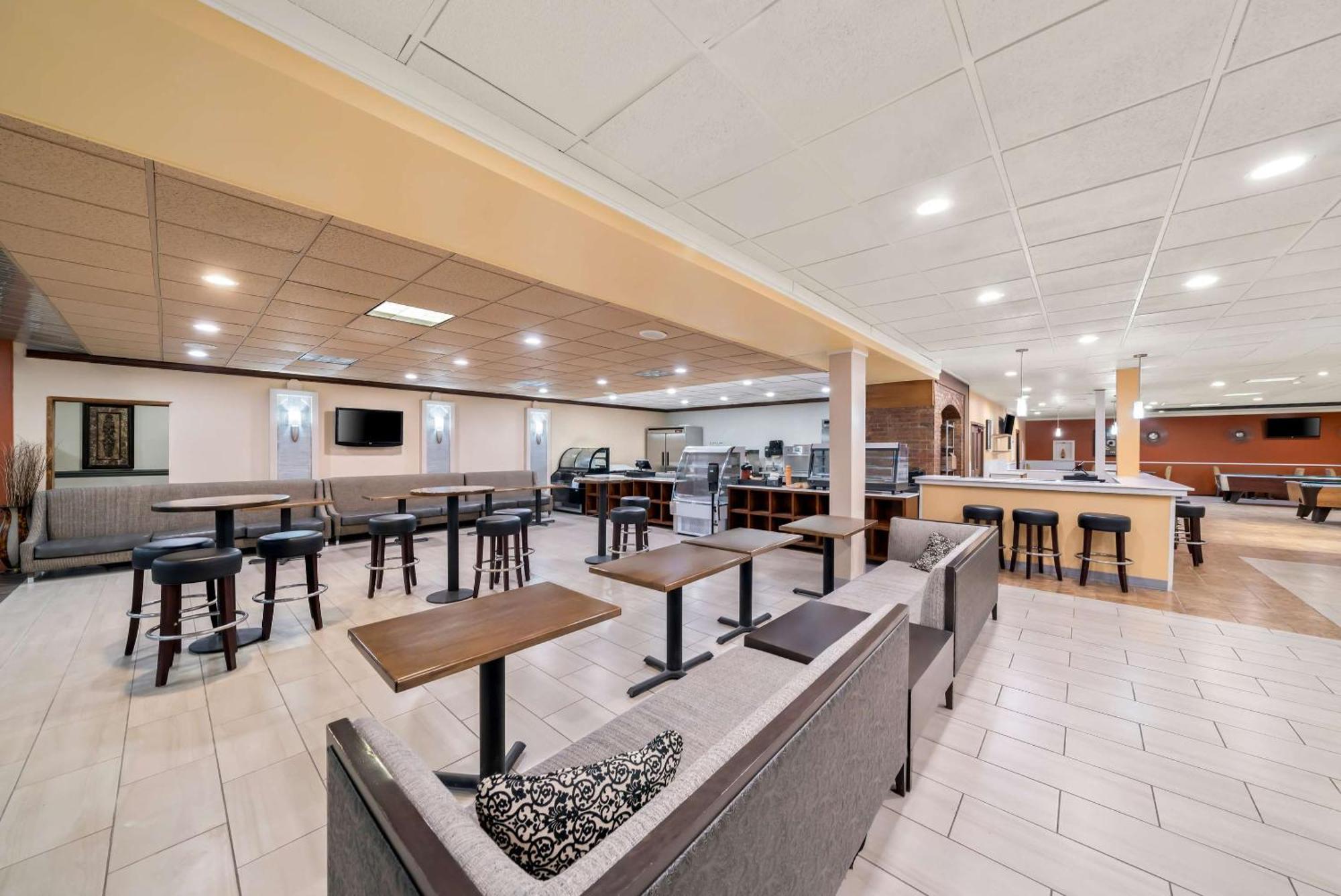 Clarion Inn & Suites And Convention Center Kearney Exteriér fotografie