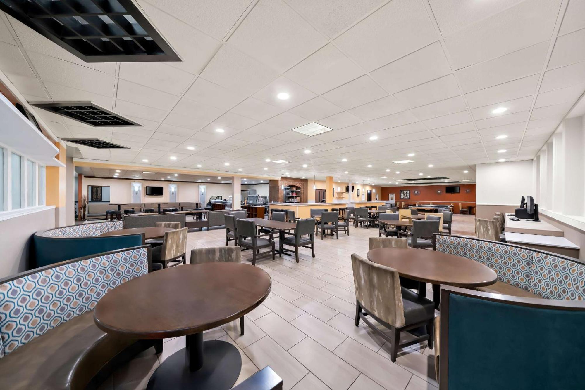Clarion Inn & Suites And Convention Center Kearney Exteriér fotografie
