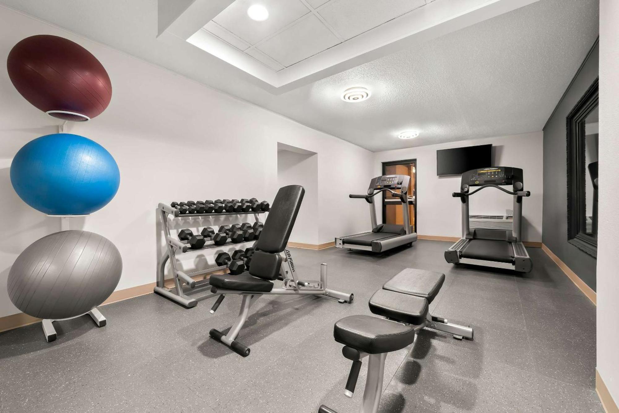 Clarion Inn & Suites And Convention Center Kearney Exteriér fotografie